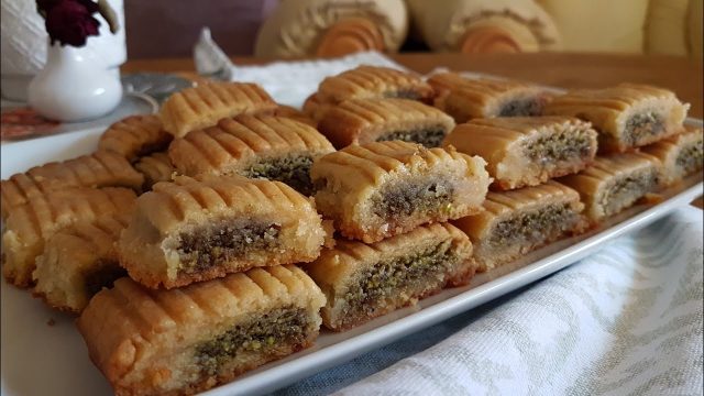 طريقة عمل اليونانية بالفستق الحلبي