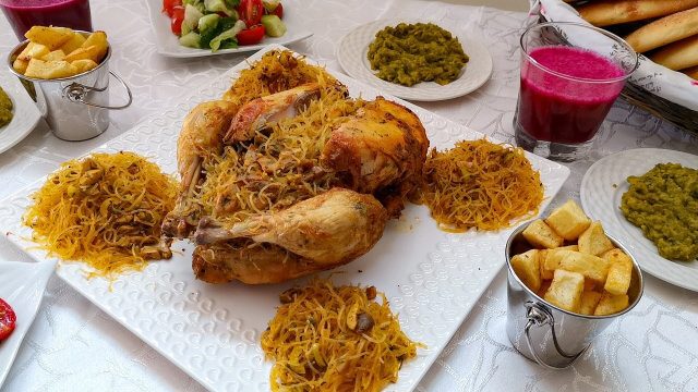 طريقة عمل دجاجة مشربلة ومعمرة بالشعرية الصينية