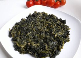 طريقة عمل سبانخ بالزيت والبصل للرجيم