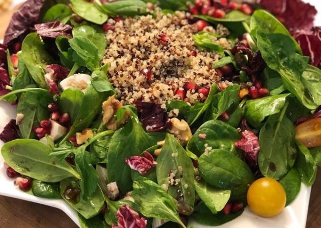 طريقة عمل سلطة كينوا بالسبانخ