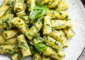 طريقة عمل باستا مع بيستو الجرجير