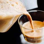 طريقة عمل شاي كرك بالهيل والزعفران