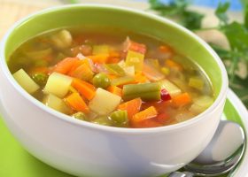 طريقة عمل شوربة خضار بدون دجاج