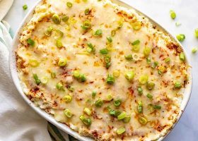 طريقة عمل صينية القرنبيط بالخضار