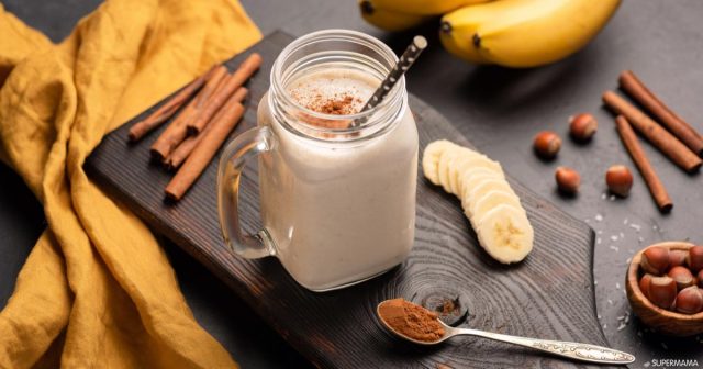 طريقة عمل سموذي التمر والموز بالقرفة