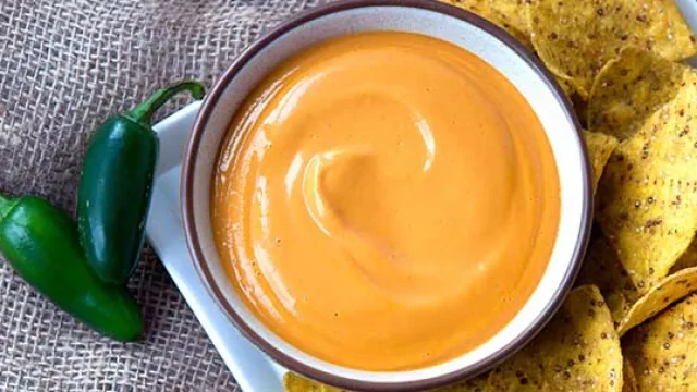 طريقة عمل تغميسة بالجبنة