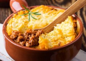 طريقة عمل صينية لحم مفروم بالبطاطس والباذنجان