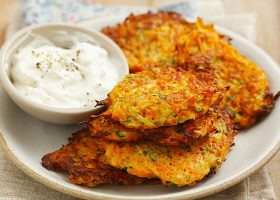 طريقة عمل عجة الكوسا والجزر