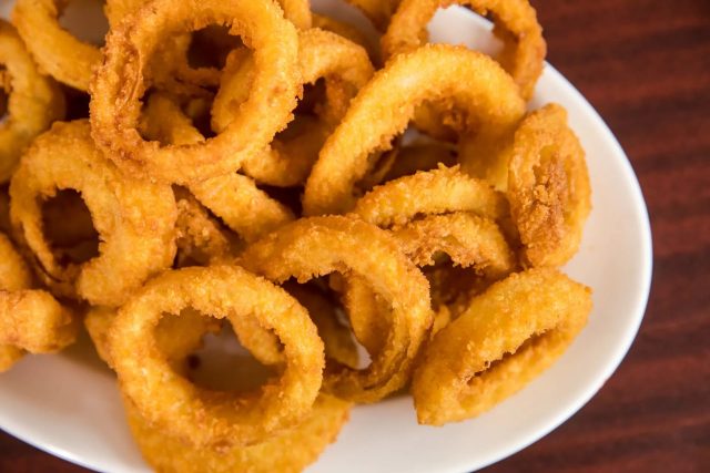 طريقة عمل حلقات الكالاماري المقلية