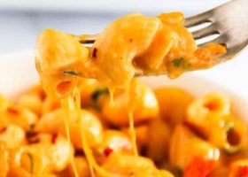طريقة عمل مكرونة حارة بالجبن