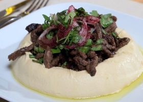 طريقة عمل الحمص مع شاورما اللحم