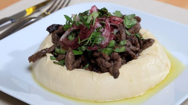 طريقة عمل الحمص مع شاورما اللحم