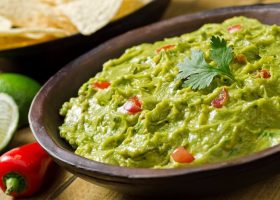 طريقة عمل سلطة الأفوكادو المهروسة