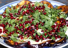 طريقة عمل الباذنجان المقلى بالطحينة