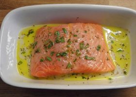 طريقة عمل تتبيلة سمك سلمون