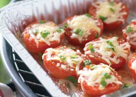 طريقة عمل الطماطم وجبن الموزاريلا والأفوكادو