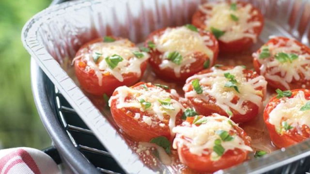 طريقة عمل الطماطم وجبن الموزاريلا والأفوكادو