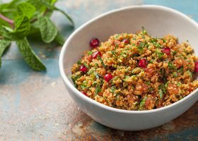 طريقة عمل سلطة البرغل والطماطم المجفّفة