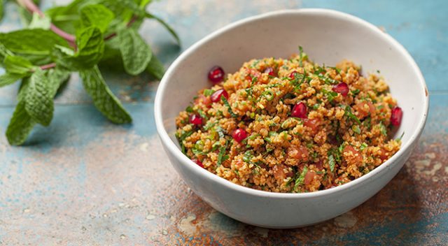 طريقة عمل سلطة البرغل والطماطم المجفّفة