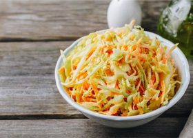 طريقة عمل سلطة الكول سلو بالأناناس