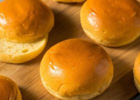 طريقة عمل كرات الخبز بالزبدة