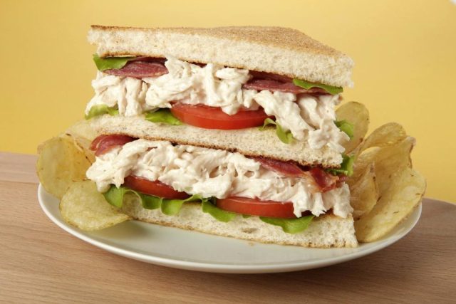 طريقة عمل ساندويش الدجاج بالمايونيز