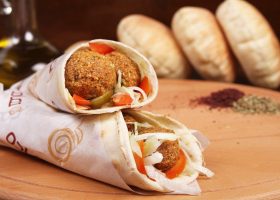 طريقة عمل ساندويش الفلافل بالجبن