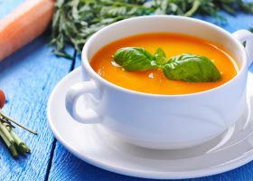 طريقة عمل شوربة الجزر بالزنجبيل والبرتقال