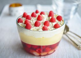 طريقة عمل ترايفل التوت