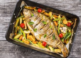 طريقة عمل سمك مشوي بالليمون والفلفل للرجيم