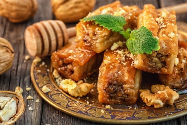طريقة عمل بقلاوة بالجوز تركي