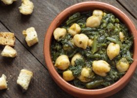 طريقة عمل السبانخ المجمدة بالحمص