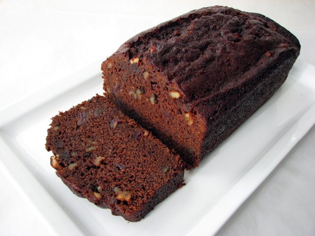 طريقة عمل كيكة التمر بالشوكولاتة