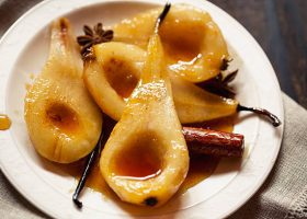 طريقة عمل حلى التوت بالأجاص