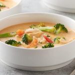 طريقة عمل شوربة تايلاندية بحليب جوز الهند والكاري