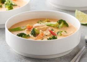 طريقة عمل شوربة تايلاندية بحليب جوز الهند والكاري