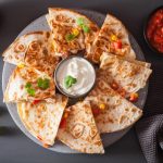 طريقة عمل تورتيلا دجاج بالجبن