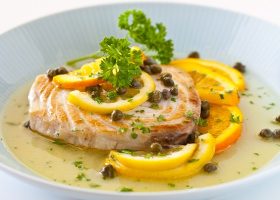 طريقة عمل السمك المشوي بالزيت والليمون