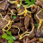 طريقة عمل كبدة العجل بالبصل