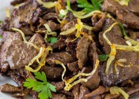 طريقة عمل كبدة العجل بالبصل