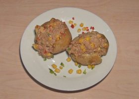 طريقة عمل بطاطس محشية بالتونة