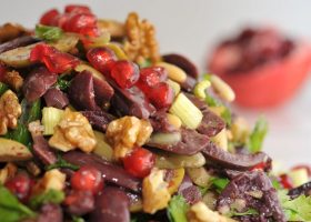 طريقة عمل سلطة الزيتون مع الرمان