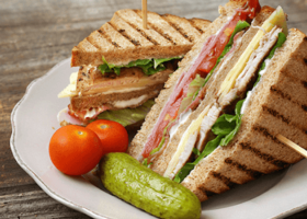 طريقة عمل كلوب ساندويش بالجبن واللانشون