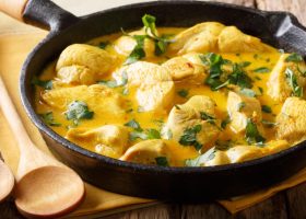 طريقة عمل دجاج كاري بالكريمة