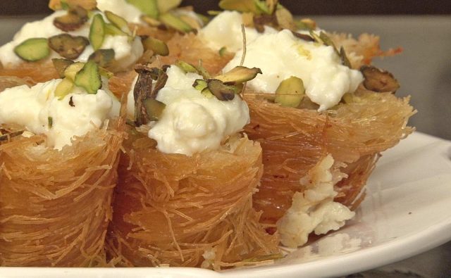 طريقة عمل كنافة مغشوشة بالقشطة