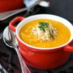 طريقة عمل شوربة البطاطس الحلوة بالدجاج