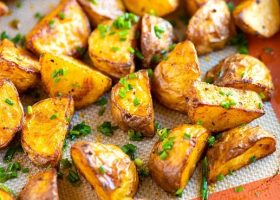 طريقة عمل بطاطس مقلية مع البصل