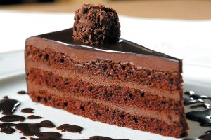 طريقة عمل الكيكة الاسفنجية بالشوكولاته