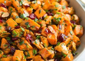 طريقة عمل سلطة الكينوا بالبطاطا الحلوة