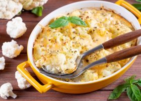 طريقة عمل صينية القرنبيط بالبشاميل